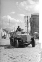 Военная техника - Немецкий лёгкий танк на улице латвийского города
