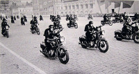 Военная техника - Пулеметчики-мотоциклисты на параде на Красеой площади