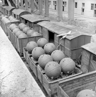 Военная техника - Эшелон с немецкими морскими минами