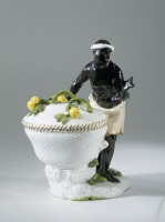 Предметы быта - Сахарница в виде мужчины с корзинкой фруктов