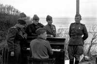 Калининградская область - На берегу залива Фришес - Хафф, апрель 1945 года