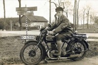 Калининградская область - Юноша на мотоцикле «Triumpf». Фото 1920 года.