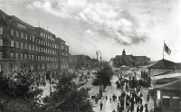 Калининград - Кёнигсберг. Вид на здание Хандельсхоф (Торговый двор) и вход Восточной ярмарки на Ханзаринг.