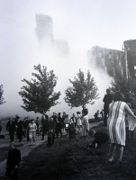 Калининград - Калининградцы наблюдают за взрывом Королевского замка.