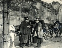 Калининград - Извозчики на «стоянке такси» возле южного крыла Королевского замка на Кайзер Вильгельм платц (начало улицы Альштедтише Бергштрассе).