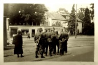 Калининград - Кёнигсберг. Солдаты вермахта возле главного входа в Кёнигсбергский зоопарк.