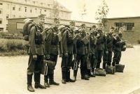 Калининград - Кёнигсберг. Солдаты Вермахта на фоне казарм.