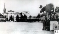 Советск - На заднем плане расположен городской театр. Справа - скульптура лося, отлитая в 1910 году