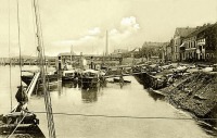 Советск - Тильзит. Вид с набережной на старый понтонный мост и новый мост Королевы Луизы в стадии строительства.