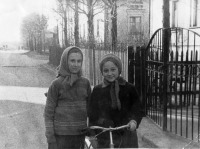 Балтийск - У здания военкомата.