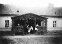 Гусев - Kampischkehmen (Angereck), Wohnhaus, Parkansicht.