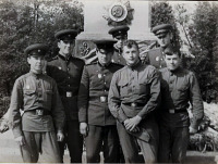 Гусев - Улица Юрия Смирнова. У братской могилы.