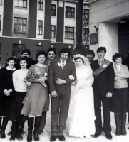 Гусев - Молодожёны у ЗАГСа на площади Победы.