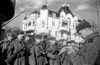 Зеленоградск - Кранц. Чтение приказа в День Красной Армии возле здания отеля «Курхаус».