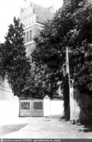 Правдинск - Allenstein, der Kirchturm gesehen zwischen den beiden Pfarrhaeusern 1925—1945, Россия, Калининградская область, Правдинск