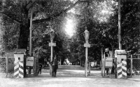 Калуга - Калуга  - Российский город. Вход в парк. 1907  год.