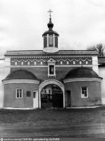 Боровск - Боровский Пафнутьев монастырь. Святые врата 1995,