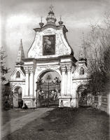  - Ворота при въезде в ограду Успенского собора