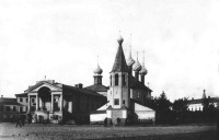 Кострома - Воскресенская и Георгиевская церкви на площадке