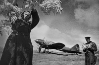 Новороссийск - Летчики с ветками цветущей акации,  весна 1943