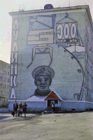 Дудинка - Дом № 18 по улице Ленина с монументально-декоративным панно 