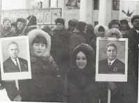 Дудинка - Дудинские школьники на демонстрации.