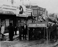 Дудинка - Праздничная демострация на улице Горького.