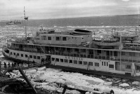 Дудинка - Теплоход А. П. Чехов в порту Дудинки.