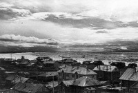 Дудинка - Ледоход на Енисее. Часть улицы Советской и прибрежный район с балками.